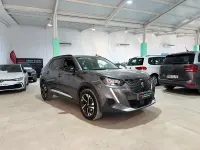 Usado Peugeot 2008 Allure 130 CV (95 kW) 2022 Gris / plata SUV
