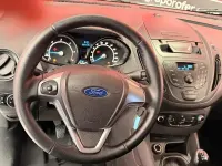 Usado Ford Courier Trend 75 CV (55 kW) 2017 Blanco Monovolumen
