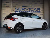 Usado Hyundai i20 100 CV (73 kW) 2022 Gris / plata Utilitario
