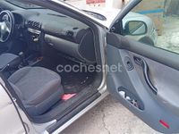 Usado Seat Leon 110 CV (80 kW) 2000 Gris / plata Utilitario