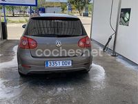 Usado VW Golf IV Highline 105 CV (77 kW) 2004 Gris / plata Berlina