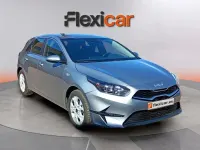 Usado Kia Ceed 136 CV (100 kW) 2023 Gris Utilitario