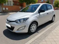 Usado Hyundai i20 85 CV (62 kW) 2013 Gris / plata Utilitario