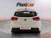 Usado Kia Rio 84 CV (61 kW) 2021 Blanco Utilitario