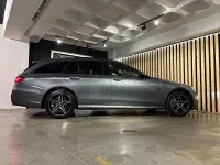 Usado Mercedes E300 306 CV (225 kW) 2020 Gris / plata Familiar