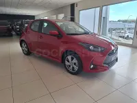 Nuevo Toyota Yaris Hybrid Active 116 CV (85 kW) 2026 Rojo Berlina