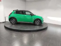 Usado Renault 5 E-Tech Techno 110 kW (150 CV) 2025 Verde Berlina