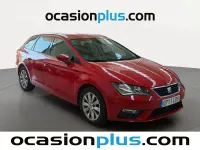 Usado Seat Leon Style 130 CV (95 kW) 2020 Rojo Monovolumen