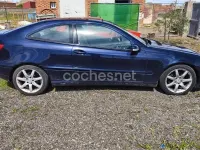 Usado Mercedes C220 150 CV (110 kW) 2006 Azul Berlina