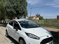 Usado Ford Fiesta Trend 100 CV (73 kW) 2013 Blanco Utilitario