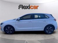 Usado Hyundai i30 121 CV (88 kW) 2024 Blanco Berlina