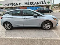 Usado Opel Astra Dynamic 105 CV (77 kW) 2016 Azul Berlina