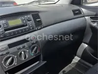 Usado Toyota Corolla Luna 110 CV (80 kW) 2004 Gris / plata Berlina