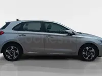 Nuevo Hyundai i30 100 CV (73 kW) 2026 Gris / plata Berlina