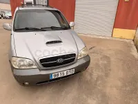 Usado Kia Carnival 185 CV (136 kW) 2007 Gris / plata Monovolumen