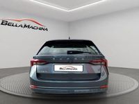 Usado Skoda Octavia Ambition 150 CV (110 kW) 2022 Gris Familiar