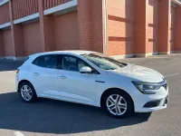 Usado Renault Mégane Business 90 CV (66 kW) 2017 Blanco Berlina