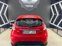 Usado Ford Fiesta Trend 100 CV (73 kW) 2016 Rojo Utilitario