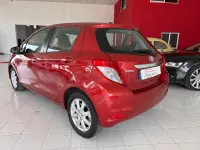 Usado Toyota Yaris Active 99 CV (72 kW) 2014 Granate Utilitario