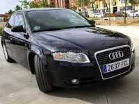 Usado Audi A4 140 CV (102 kW) 2006 Azul Berlina