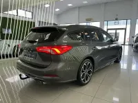 Usado Ford Focus ST-Line 120 CV (88 kW) 2021 Gris Utilitario