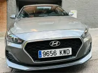 Usado Hyundai i30 120 CV (88 kW) 2019 Gris / plata Berlina