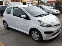 Usado Toyota Aygo 54 CV (39 kW) 2008 Blanco Utilitario