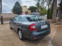 Usado Skoda Octavia Elegance 140 CV (102 kW) 2011 Gris / plata Berlina