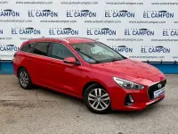 Usado Hyundai i30 140 CV (102 kW) 2017 Rojo Familiar