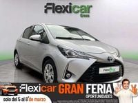 Usado Toyota Yaris Hybrid Active 100 CV (73 kW) 2019 Gris Utilitario