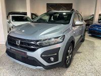 Usado Dacia Sandero Comfort 91 CV (66 kW) 2021 Gris / plata Berlina