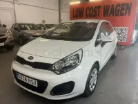 Usado Kia Rio 85 CV (62 kW) 2013 Blanco Berlina