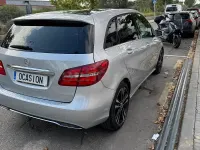 Usado Mercedes B200 136 CV (100 kW) 2018 Gris / plata Monovolumen