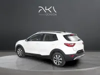 Usado Kia Stonic 100 CV (73 kW) 2025 Blanco SUV
