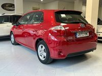 Usado Toyota Auris Hybrid Active 135 CV (99 kW) 2012 Rojo Berlina