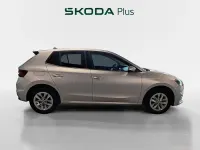 Usado Skoda Fabia Ambition 95 CV (69 kW) 2024 Gris plata Utilitario