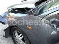 Usado Ford Focus Trend 100 CV (73 kW) 2004 Gris / plata Berlina