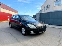 Usado Hyundai i30 Comfort 109 CV (80 kW) 2008 Negro Berlina