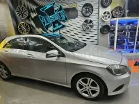 Usado Mercedes A180 Style 109 CV (80 kW) 2012 Gris / plata Utilitario