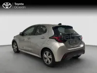 Usado Toyota Yaris Hybrid Active 116 CV (85 kW) 2025 Gris / plata Berlina
