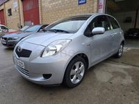 Usado Toyota Yaris 90 CV (66 kW) 2006 Gris / plata Berlina