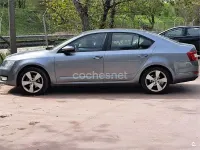 Usado Skoda Octavia Elegance 150 CV (110 kW) 2013 Gris / plata Berlina