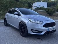 Usado Ford Focus Trend 125 CV (91 kW) 2017 Gris / plata Berlina