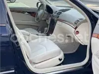Usado Mercedes E240 Classic 177 CV (130 kW) 2003 Azul Berlina