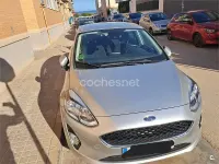 Usado Ford Fiesta Trend 85 CV (62 kW) 2018 Gris / plata Utilitario