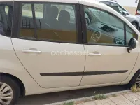 Usado Renault Grand Modus Dynamique 85 CV (62 kW) 2011 Blanco Monovolumen