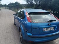 Usado Ford Focus Titanium 136 CV (100 kW) 2005 Azul Berlina