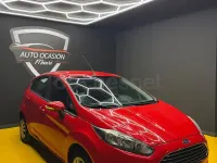 Usado Ford Fiesta Trend 100 CV (73 kW) 2013 Rojo Berlina