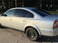 Usado VW Passat Trendline 130 CV (95 kW) 2002 Gris / plata Berlina