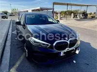Usado BMW 118 Comfort Edition 136 CV (100 kW) 2023 Negro Utilitario